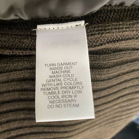 Designer Originals Leopard Print Sweater Vest - Picture 6 of 6